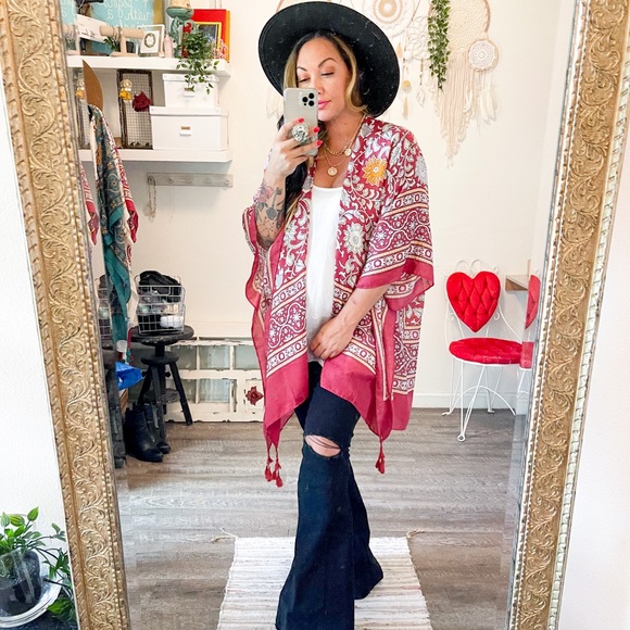 RED Lightweight Moroccan Floral Kimono - Picture 3 of 4